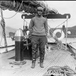    罗伊·查普曼·安德鲁斯登上冒险号帆船，1913年©AMNH图书馆 