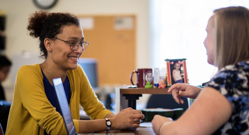 伯洛伊特大学的学生总是能够与指导老师讨论就业和实习机会 